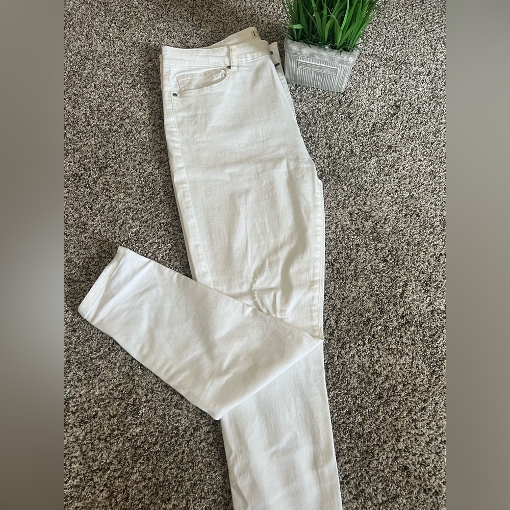 🤍White Jeans🤍